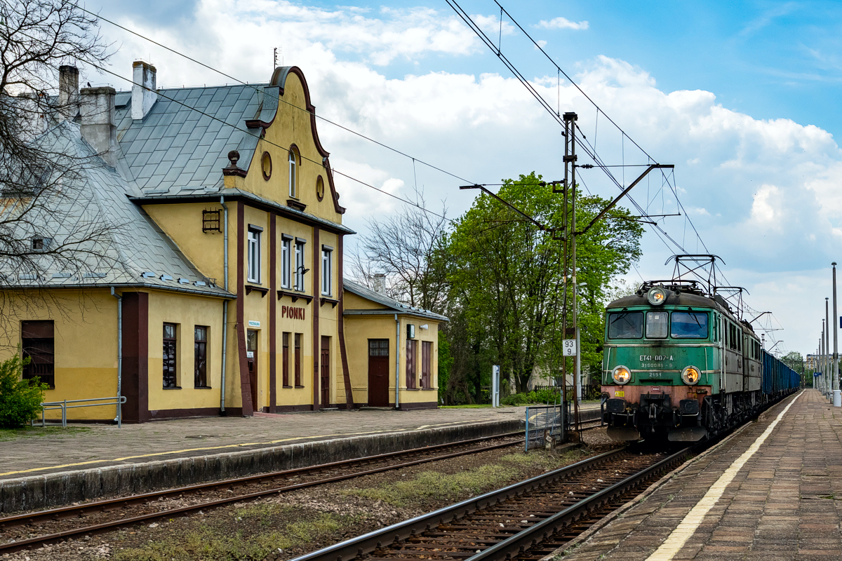 ET41-007: Pionki