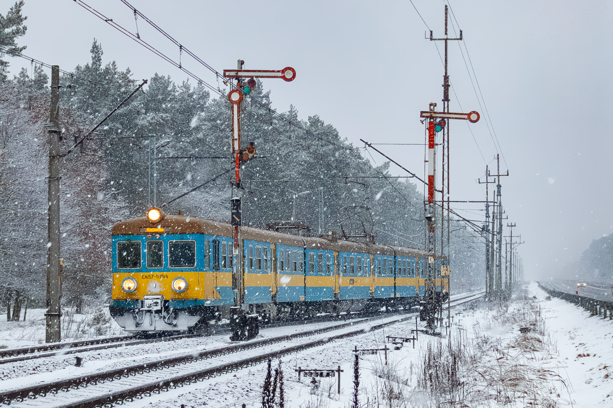 EN57-1119: Rurka