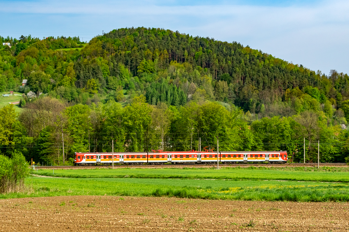 EN57-1129: Stróże - Grybów
