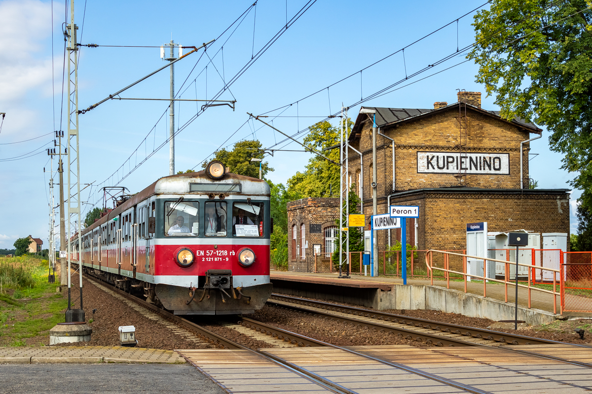 EN57-1218+1816+1815: Kupienino