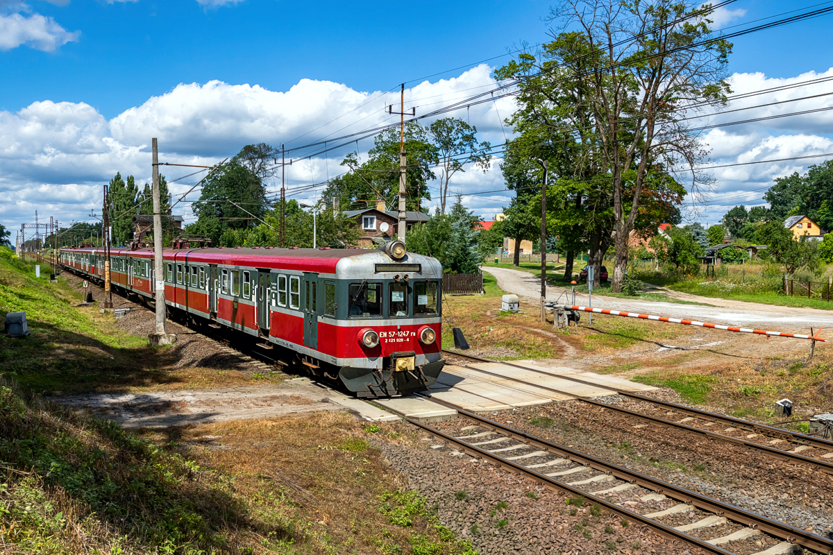 EN57-1247+1450: Budachów