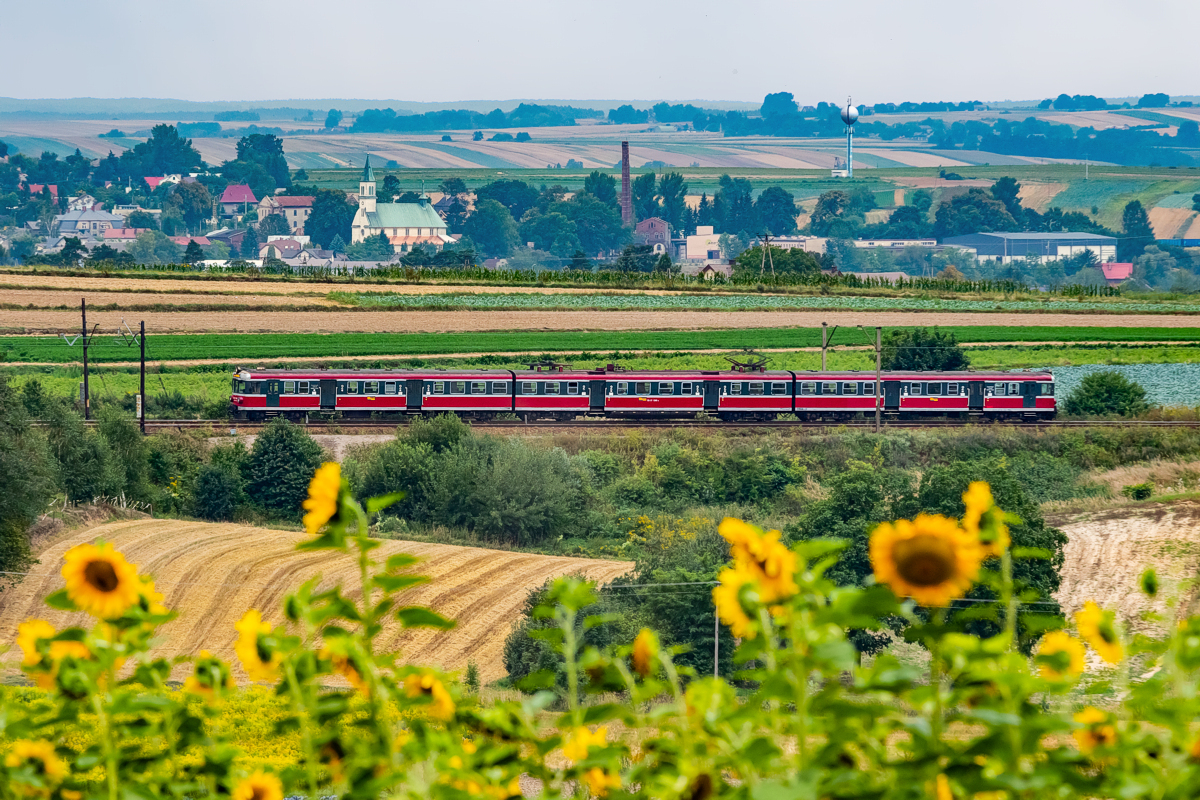EN57-1389: Charsznica - Tunel