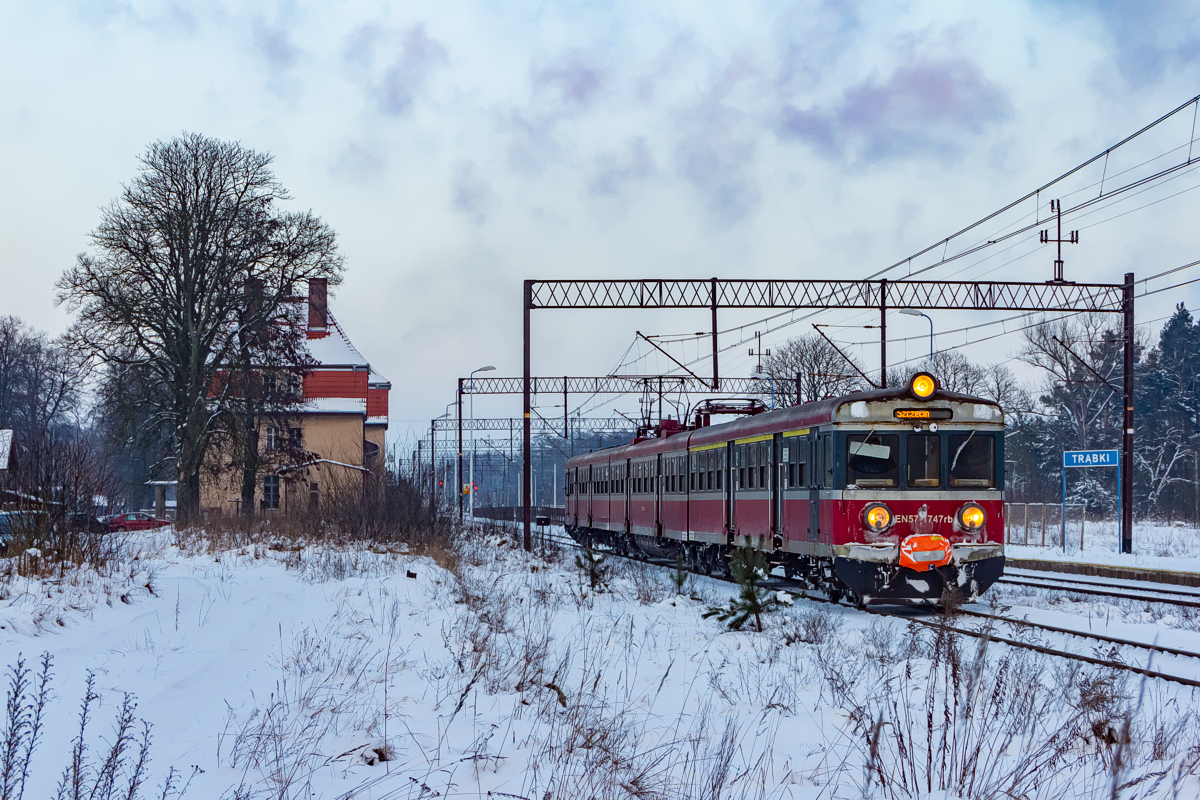 EN57-1747: Trąbki