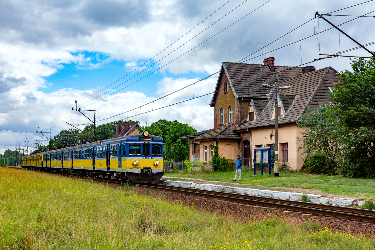 EN57-1760+1122: Leśnice