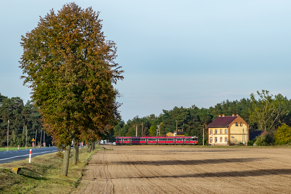 EN57-1823: Tarnowo Rogozińskie - Rogoźno Wielkopolskie