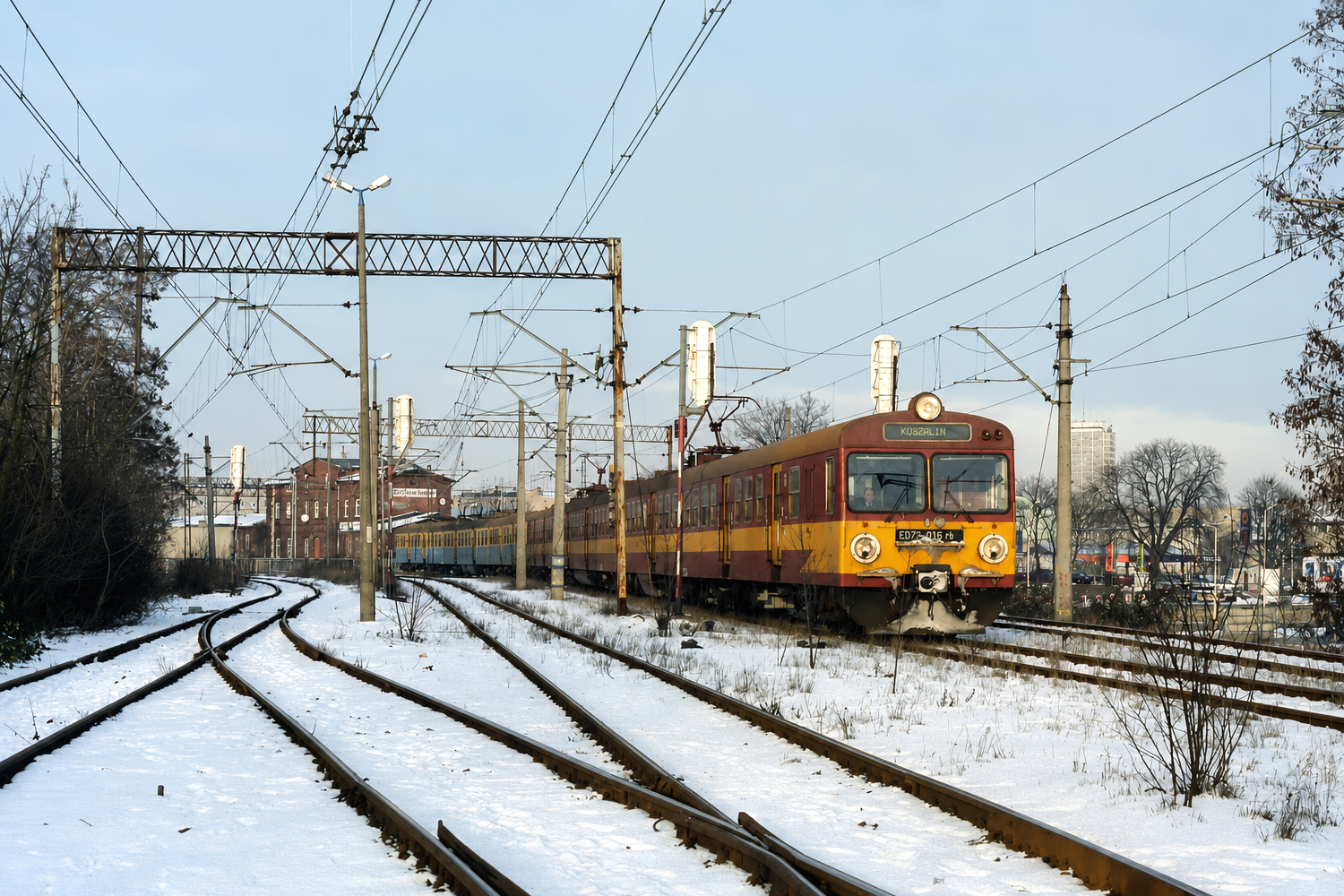 ED72-016+EN57-976: Szczecin Turzyn