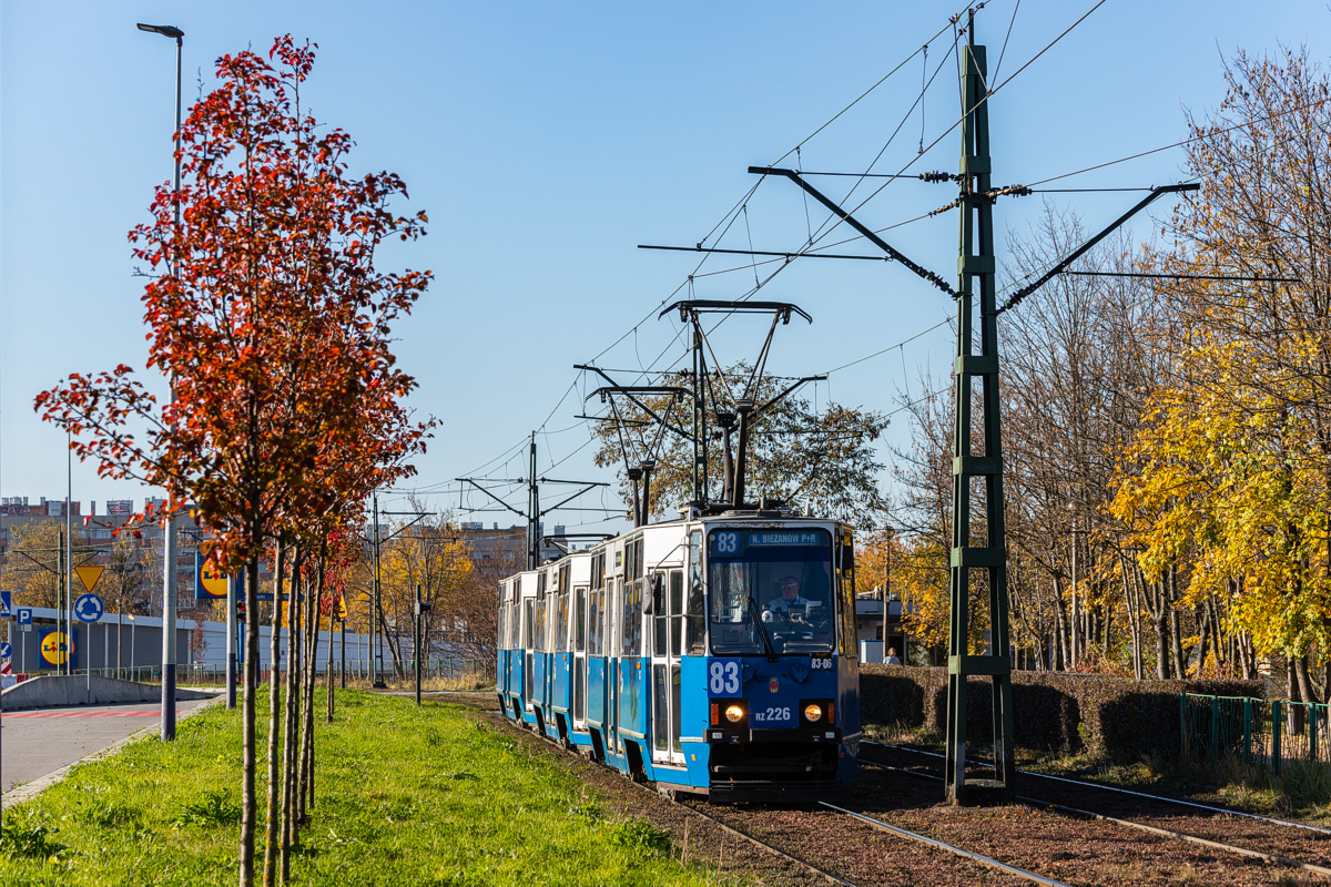 105Na #RZ226+RZ228+RZ229: Kraków, ul. Ćwiklińskiej