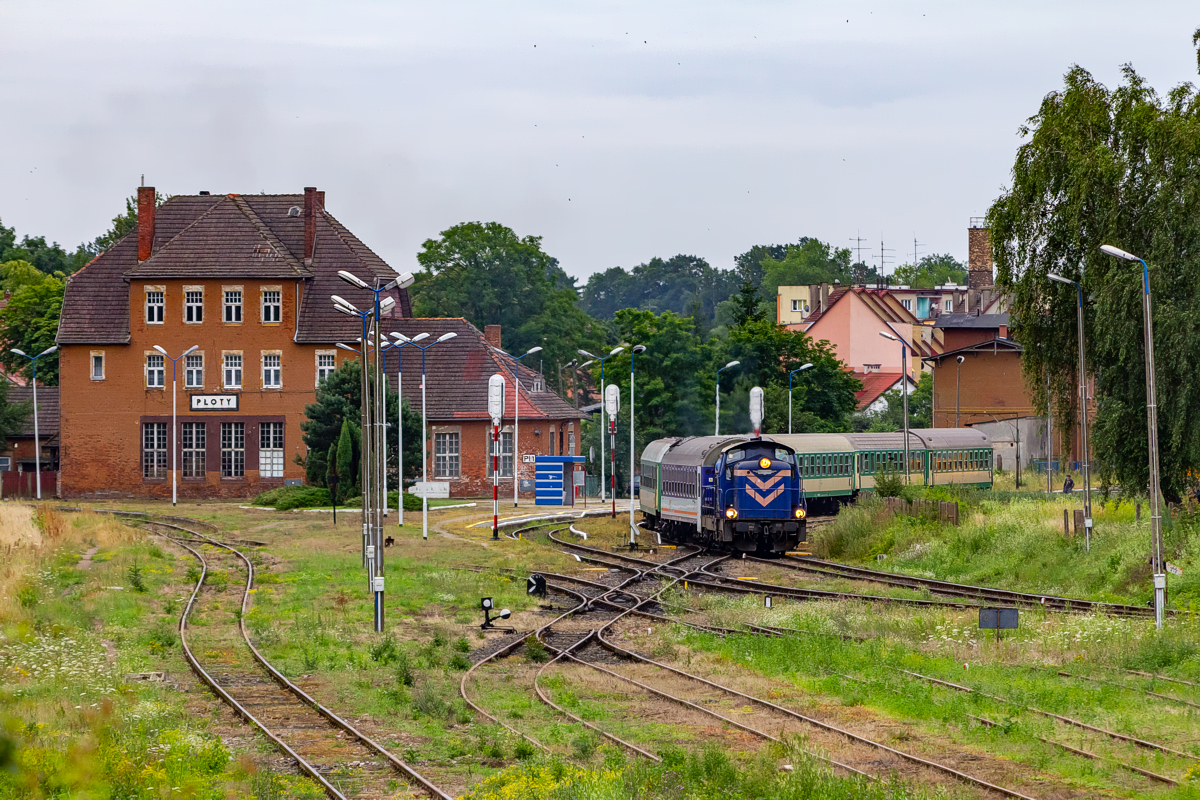 SM42-563: Płoty