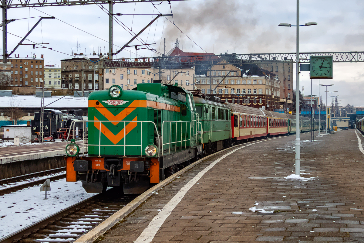 SM42-909+EU06-20: Szczecin Główny