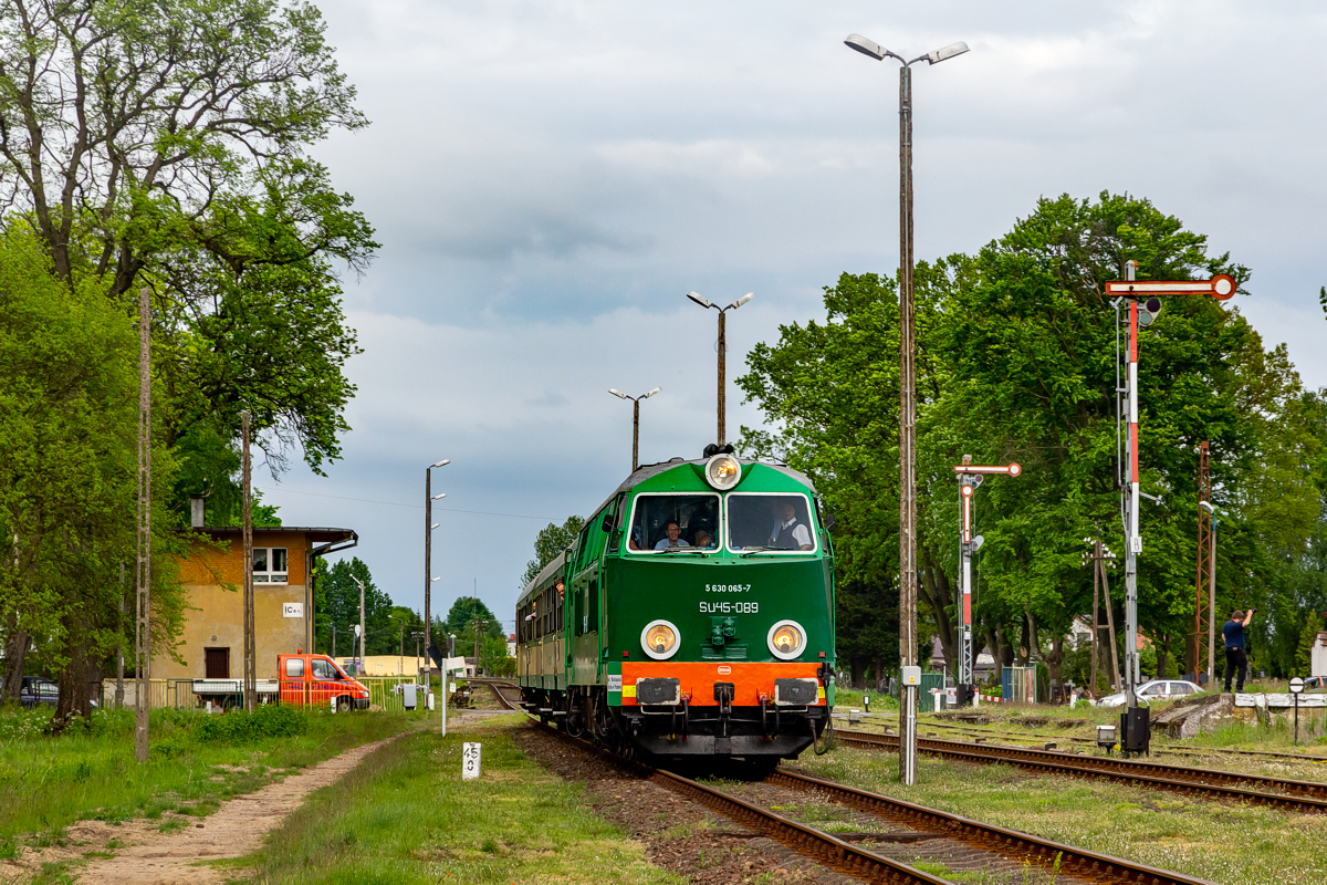 SU45-089: Czarne