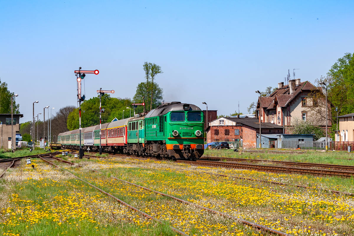 ST44-1038+EU07-167: Złocieniec
