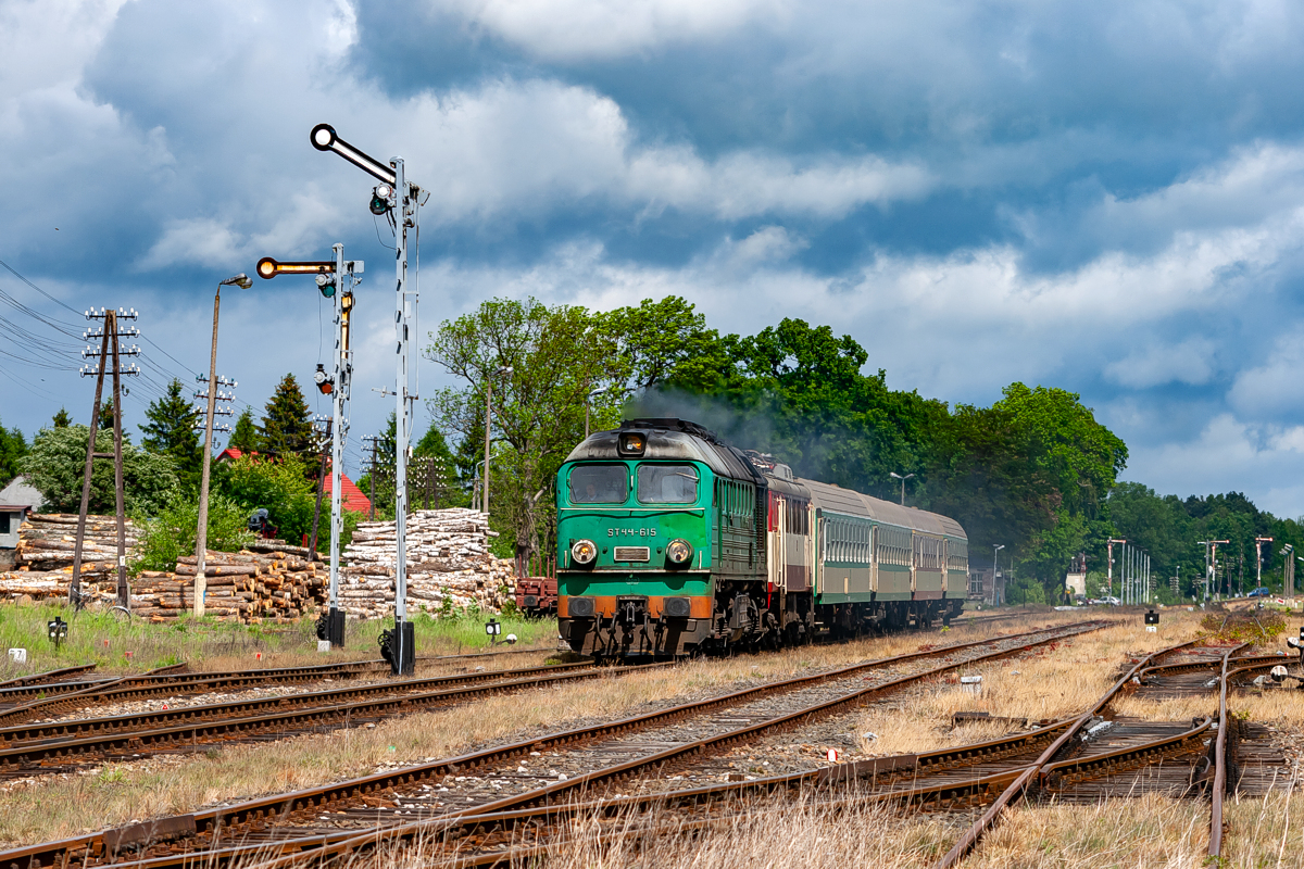 ST44-615+EP07-1040: Łubowo