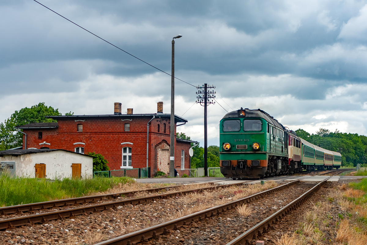 ST44-615+EP07-1040: Złocieniec - Rzęśnica