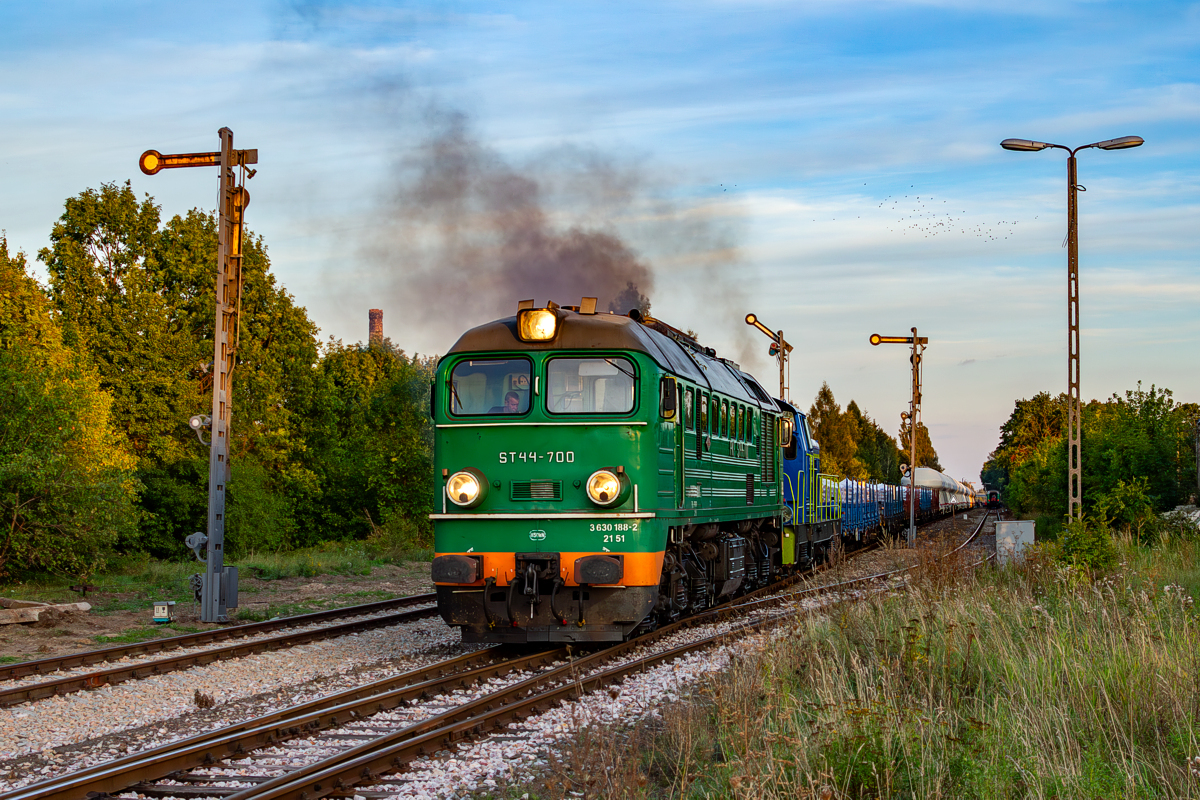 ST44-700+SM42-735: Ostrów Mazowiecka