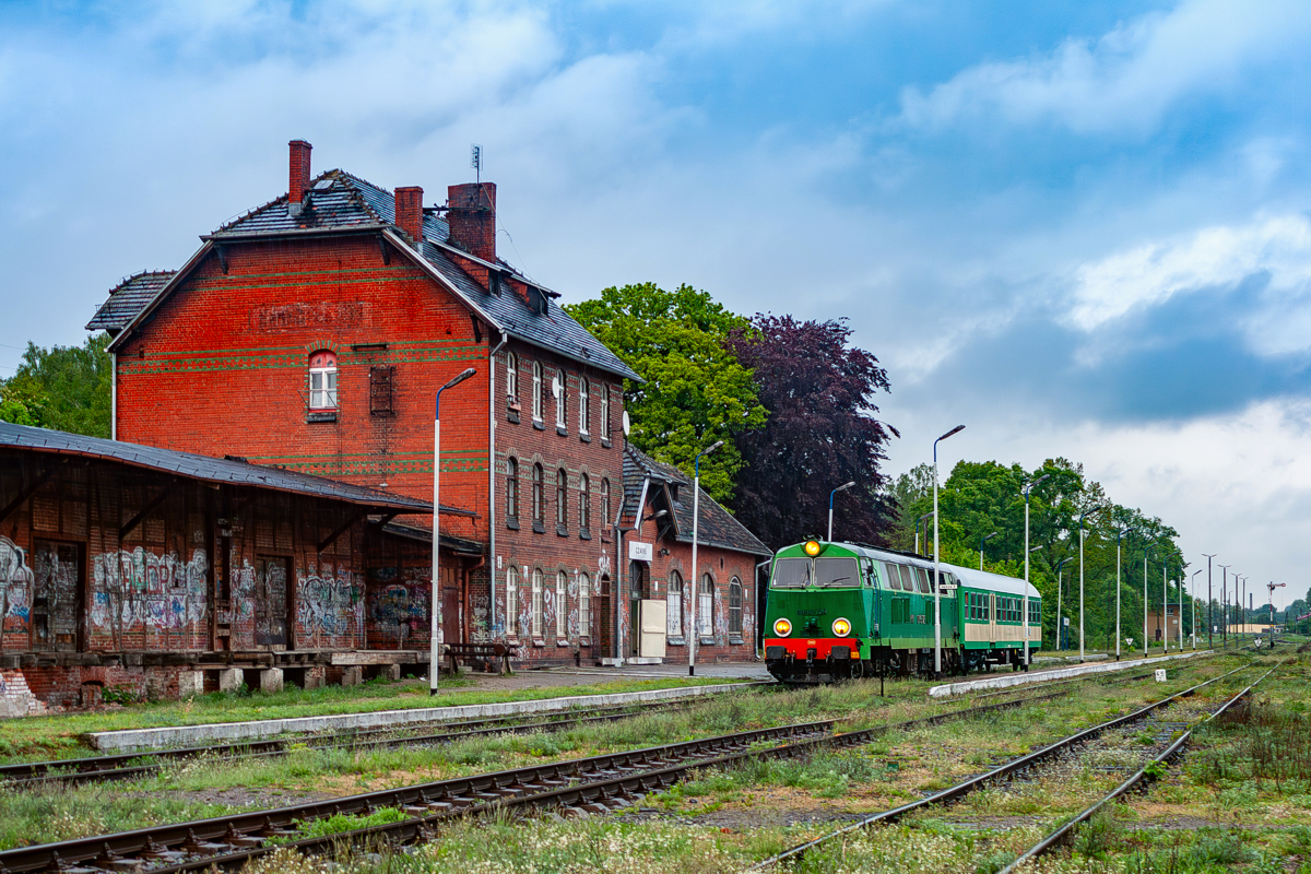 SU45-129: Czarne