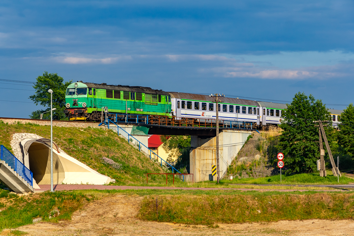 SU46-007: Widełka