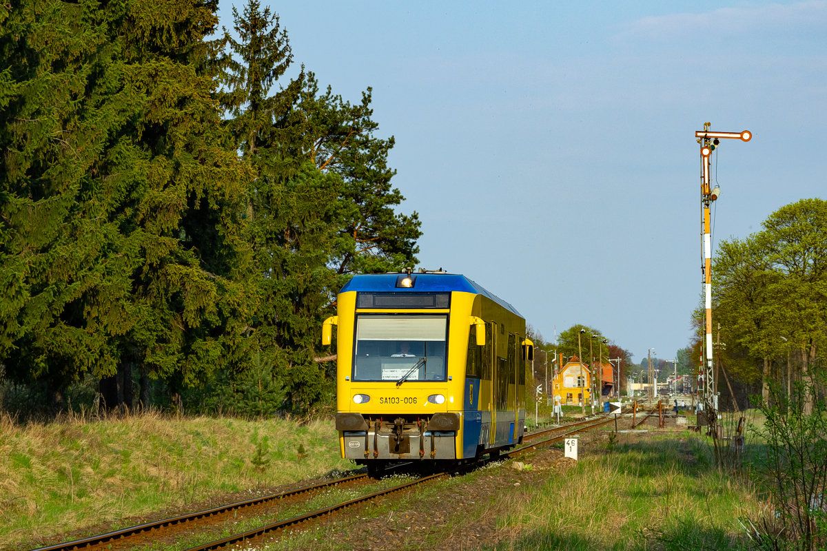 SA103-006: Czarne