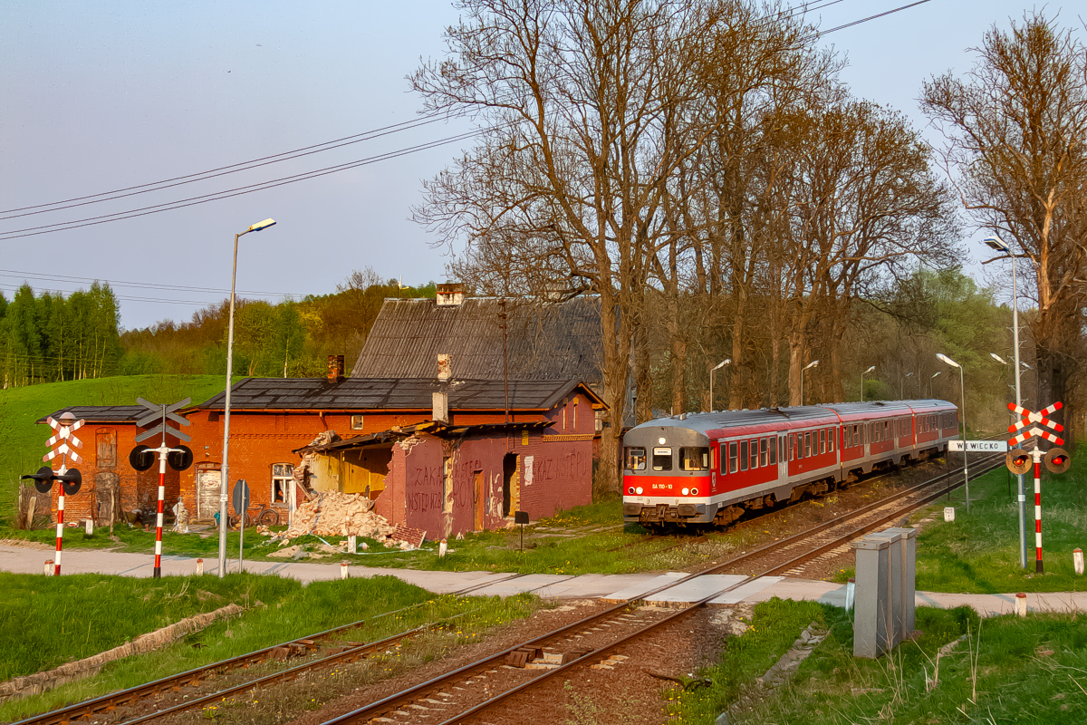 SA110-10+04+09: Wiewiecko