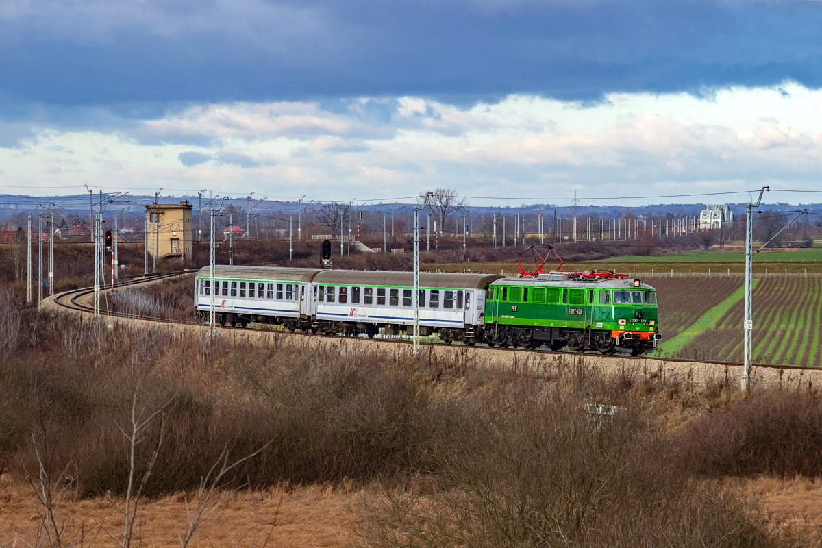 EU07-128: Podłęże R201 pzs - Podłęże