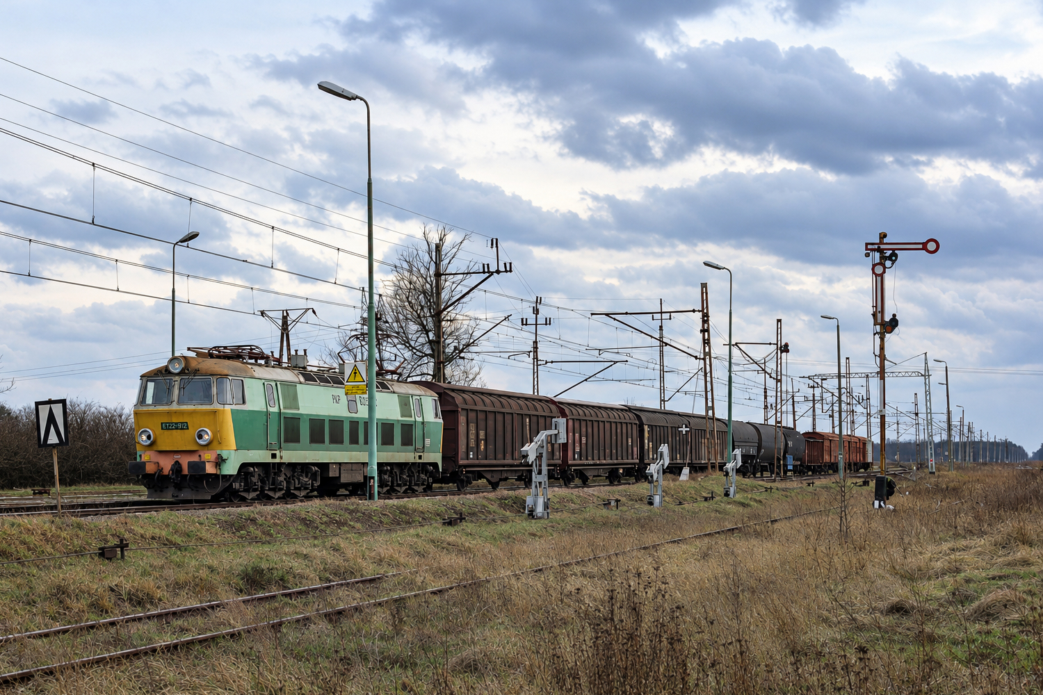 ET22-912: Łożnica