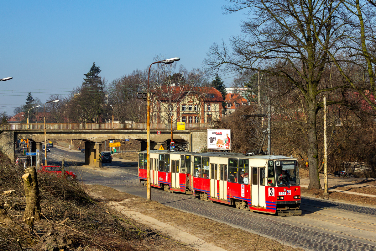 105Na #744+741: Szczecin, ul. Niemierzyńska 