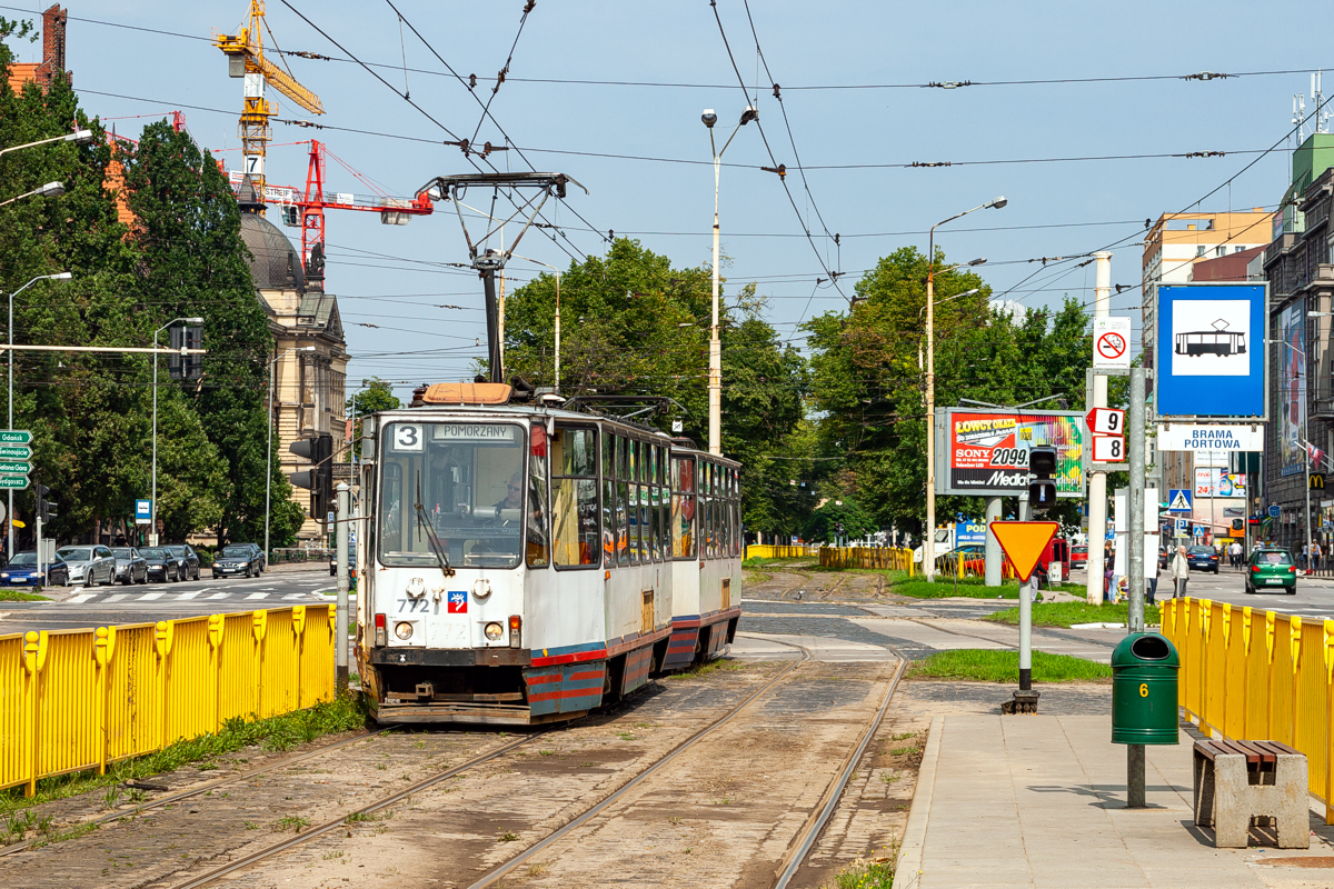 105Na #772+771: Szczecin, Brama Portowa 