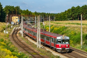 EN57-1245+1400+1080: podg. Dąbrówka Zbąska EN57-1245+1400+1080: podg. Dąbrówka Zbąska