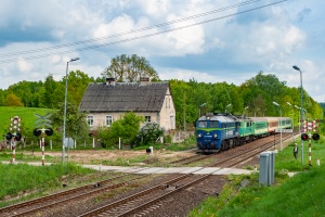 ST44-1221+EU07-519: Wiewiecko